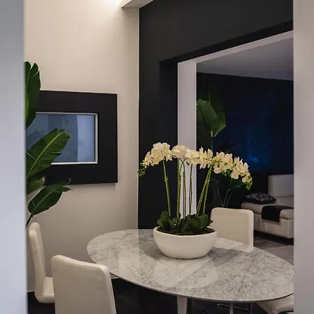 Apartment V *