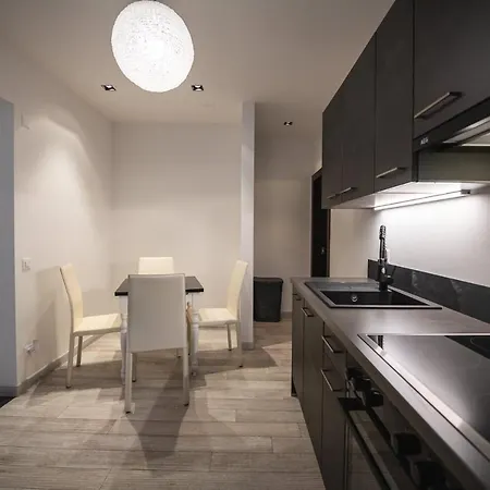 Apartment V *