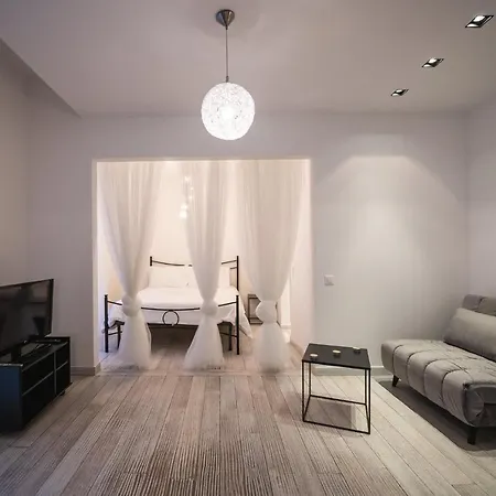 Apartment V *