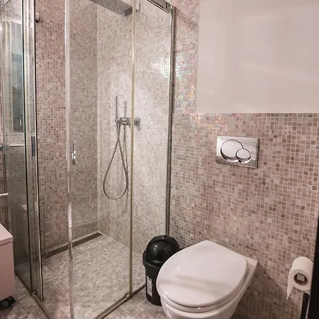 Apartment V