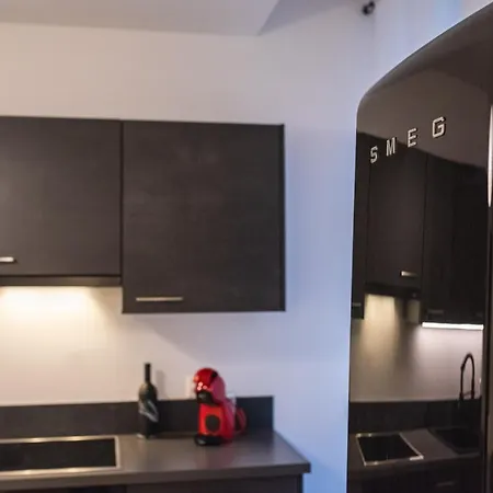 V Apartment *