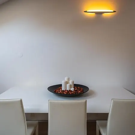 V Apartment *