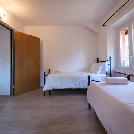 Apartment V *