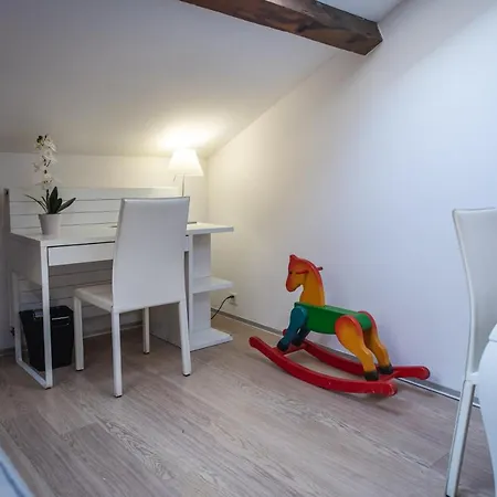 Apartment V