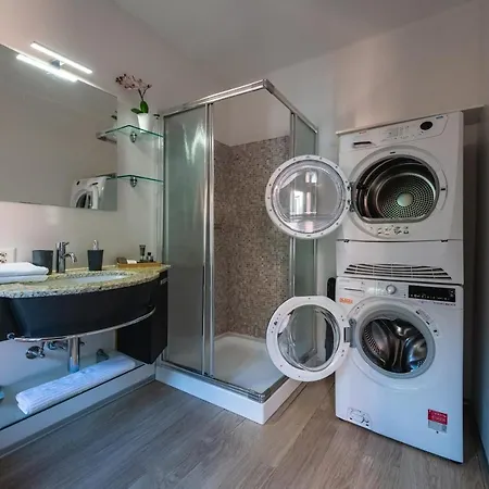 V Apartment *